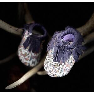 Soft Authentic cow Hand Made Soft Baby Moccasins. newborn. 0-3 months